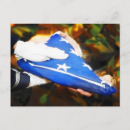 Carte Postale Un soldat du "Merci" reçoit le drapeau américain