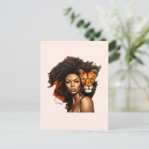 Carte Postale Une femme afro-américaine avec un lion majestueux