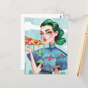 Carte Postale Une femme avec une tranche de Pizza chemise UFO