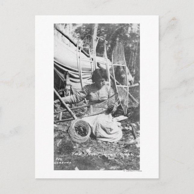 Carte Postale Une femme de l'Alaska faisant des raquettes photo (Devant)