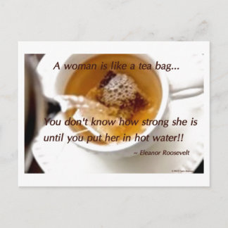 Carte Postale Une femme est comme...