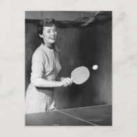 Une Femme Jouant Au Tennis De Table