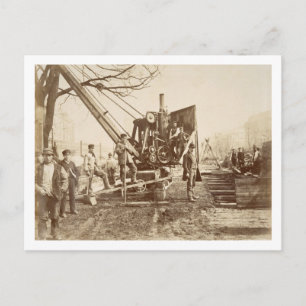Carte Postale Une grue à vapeur en fonctionnement pendant la con