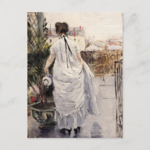 Carte Postale Une jeune femme arrosant un arbuste par Berthe Mor
