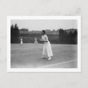 Carte Postale Une joueuse de tennis se prépare Photographie