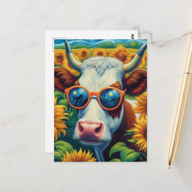 Carte Postale Une vache en lunettes de soleil dans un terrain de (Devant/Arrière en situation)