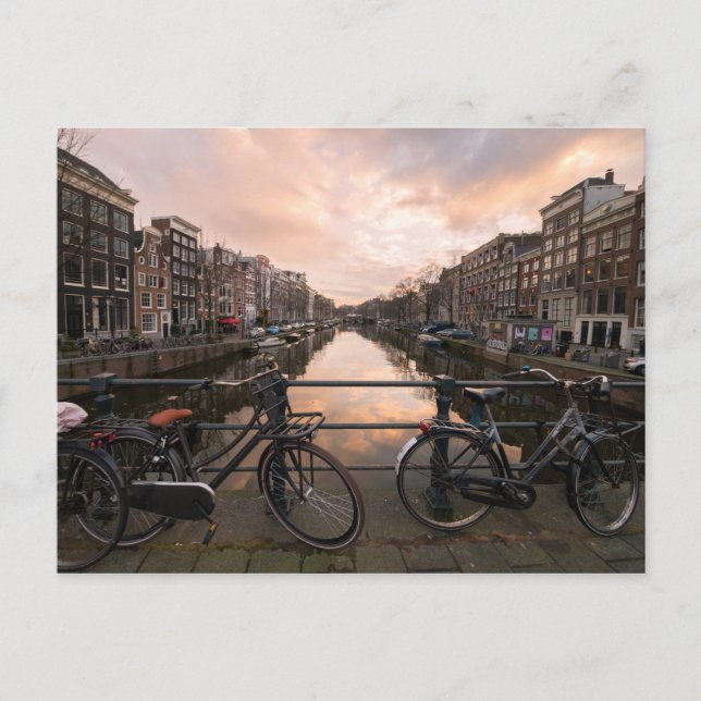 Carte Postale Vélos au coucher du soleil à Amsterdam (Devant)