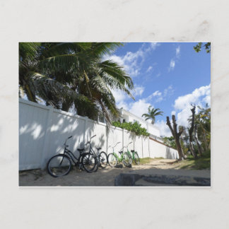 Carte Postale Vélos Hawaii stationnés sur la plage de Lanikai