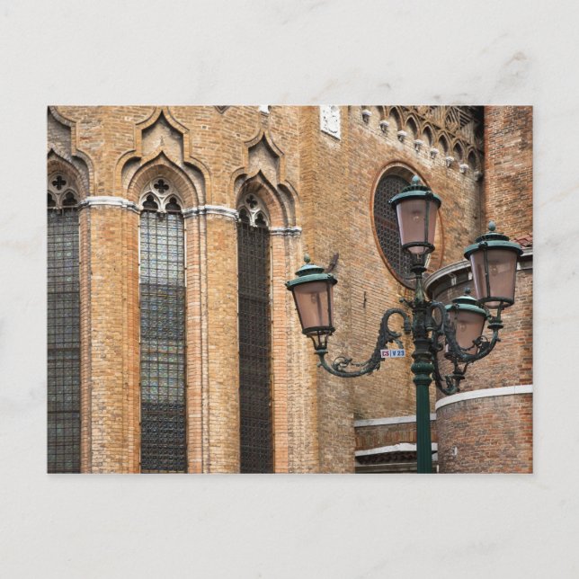 Carte Postale Venise, Vénétie, Italie - Un lampadaire est debout (Devant)