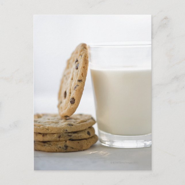 Carte Postale Verre de lait et biscuits, gros plan (Devant)