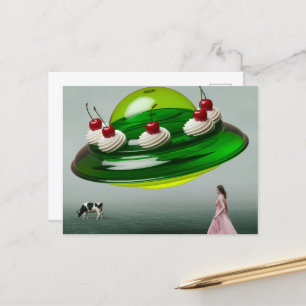 Carte Postale Vert OVNI Surreal Sweet Treat sur un pâturage lait