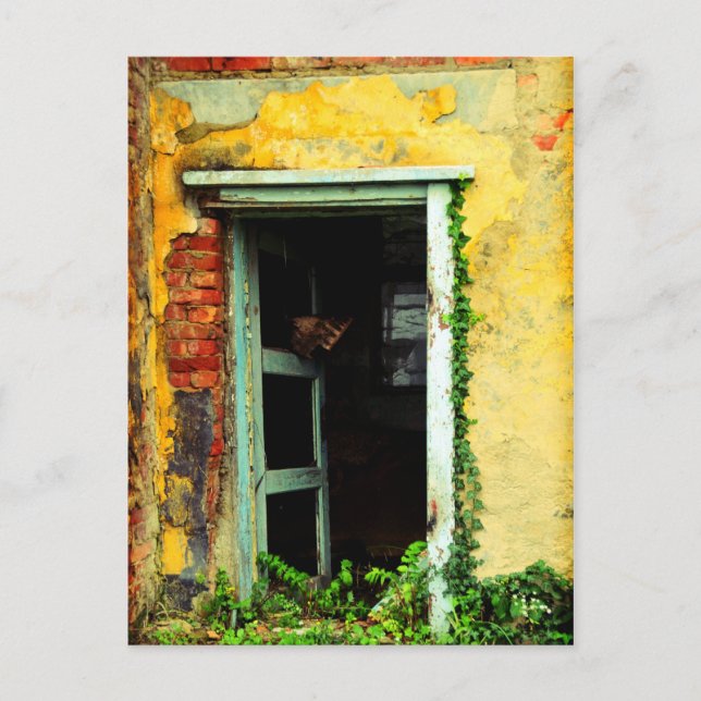 Carte Postale Vieille porte de la maison abandonnée à l'aéroport (Devant)