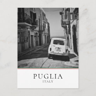 Carte Postale Vieille voiture dans une rue en Italie en noir et 