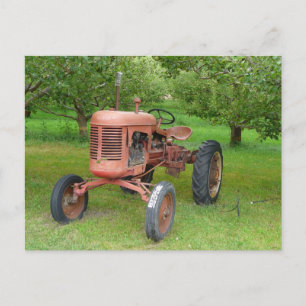 Carte Postale Vieux tracteur dans le verger