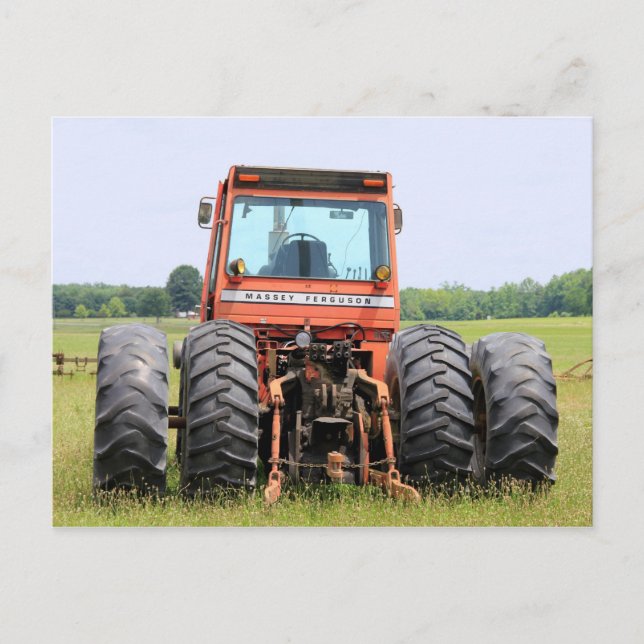 Carte Postale Vieux Tracteur Modèle De Cabine Massey Dans Un Cha (Devant)