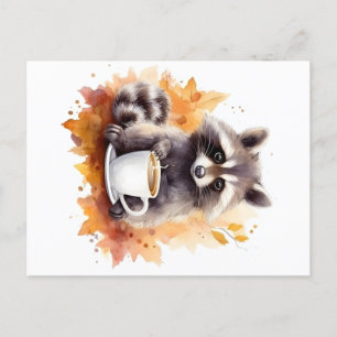 Carte Postale Villes automnales Raccoon avec tasse de café