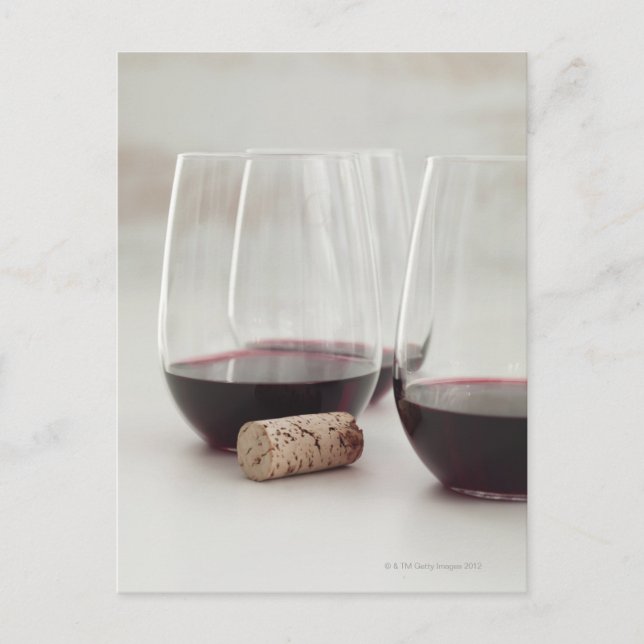 Carte Postale Vin rouge en verres acaules (Devant)