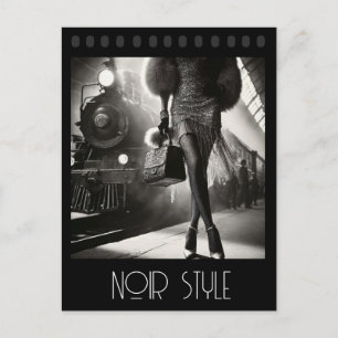 Carte Postale Vintage fille rétro glamour à la gare