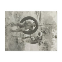 carte postale vintage noir et blanc d'un garçon et