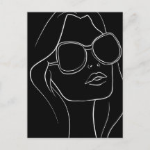 Visage de femme avec des lunettes de soleil en lig