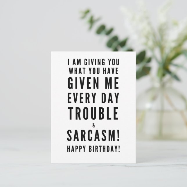 Carte Postale Vœux sarcasthiques de joyeux anniversaire pour les (Debout devant)