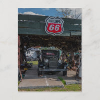 Voiture ancienne et pompe