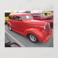 Voiture rouge antique