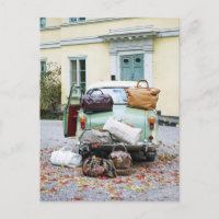 Voiture vintage avec beaucoup de bagages