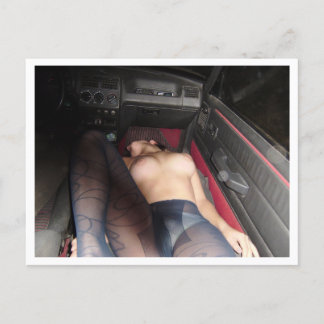 Carte Postale Vous conduisez, Femme sexy dans une voiture