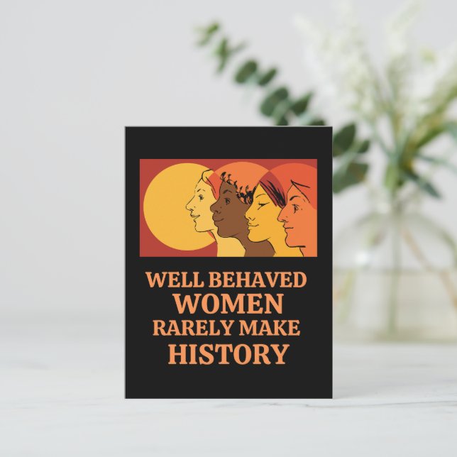 Carte Postale Well Behaved Women Rarely Make History (Debout devant)