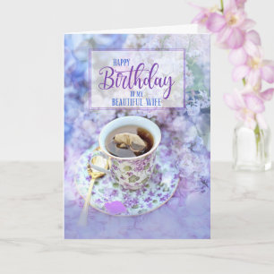 Carte pour la femme tasse de thé et fleurs violettes Ann