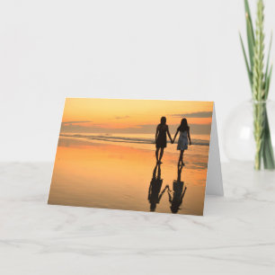 Carte romantique - Filles tenant les mains au couc