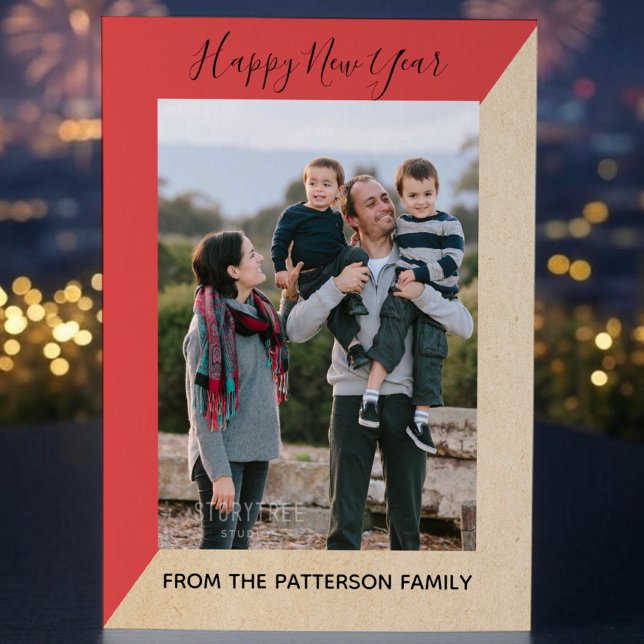 Carte rouge moderne Slant New Year's Photo Flat Ca (Red Modern Slant New Years Photo Card)