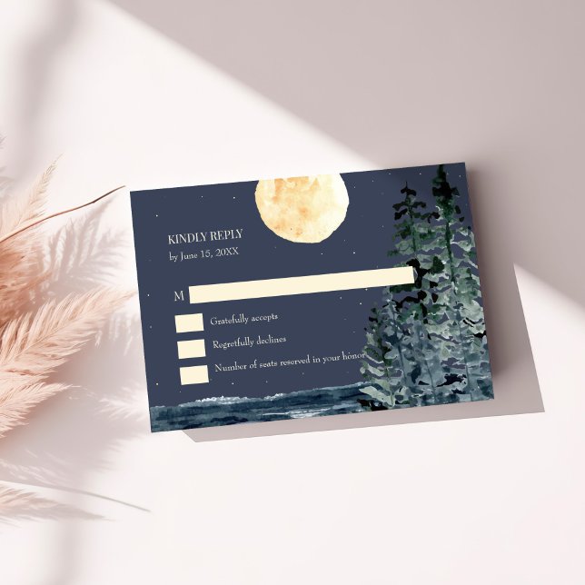 Carte RSVP de la forêt de Pleines lunes et du lac (Full Moon Forest and Lake RSVP Card on a white table with dry flowers.)