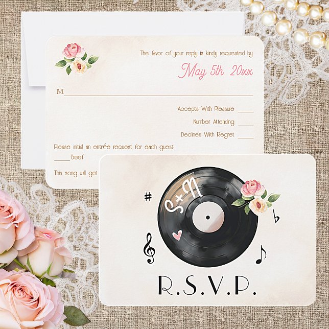 Carte RSVP de mariage pour le vinyle floral d'aqua (The front and back of a beautiful monogrammed vinyl record wedding RSVP card with floral accents. )