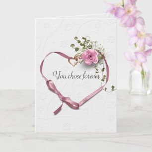Carte Ruban de coeur rose et anneaux de Mariage d'or