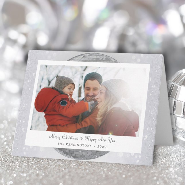 Carte Silver Snowy Holiday avec nom de famille (Personalized Snowflake Disco Ball Christmas Card)