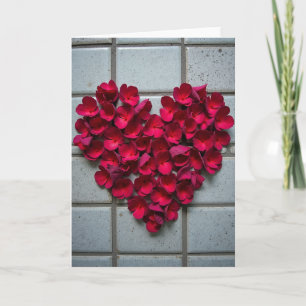 Carte simple à cœur floral rouge