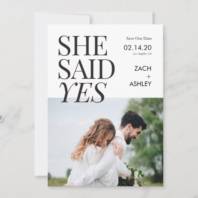 Carte Simple Moderne Minimale Serif Elle A Dit Oui Photo (Devant)