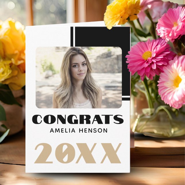Carte Simple photo en noir et blanc de diplômé félicité  (Créateur téléchargé)