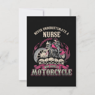 Carte Sous-estimer l'infirmière qui conduit le moto moto