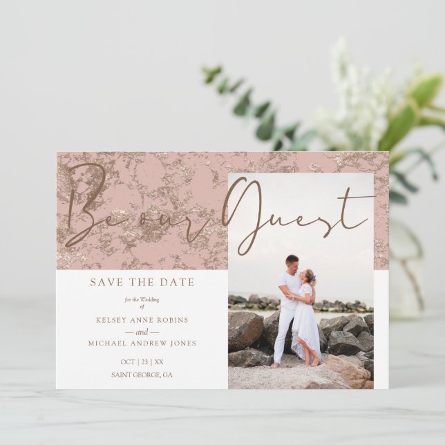 Carte Soyez Notre Invité Photo Couple Modern Rose Gold (Debout devant)