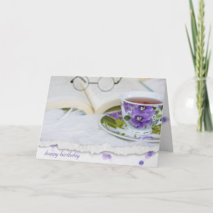 Carte tasse de thé vintage en sansas sur fourrure avec l