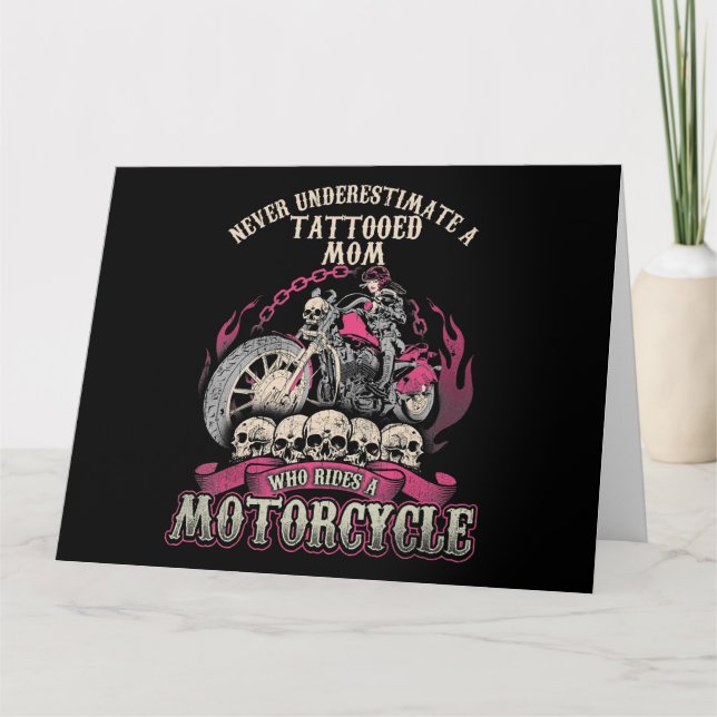 Carte Tattoo Mom Biker ne sous-estime jamais la moto (Devant)