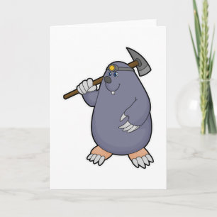 Carte Taupe en agriculteur avec pioche et projecteur