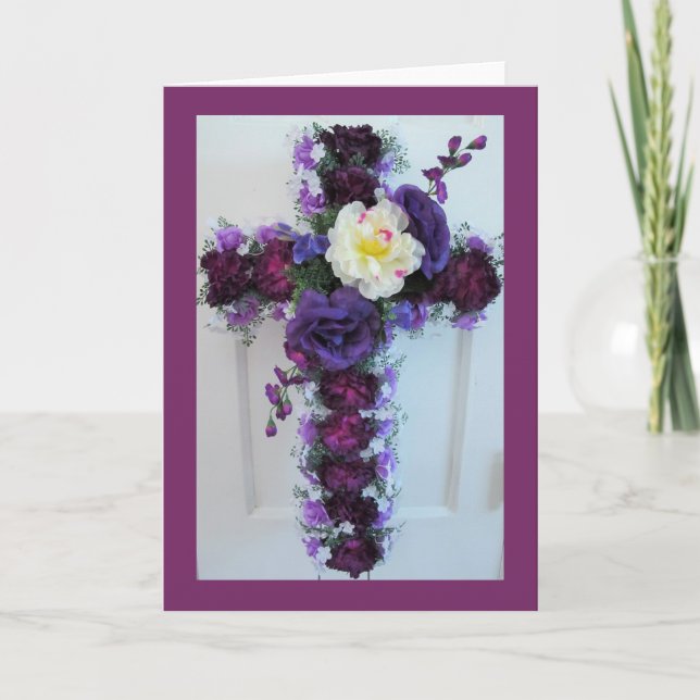 Carte Un arrangement de croix de fleurs violettes (Devant)