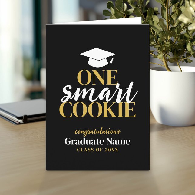 Carte Un cookie intelligent - Moderne Black Gold Graduat (Custom Graduation Greeting Card - Add the Graduate's Name)