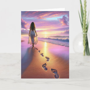 Carte Une Femme Marchant Sur Une Plage De Coucher Du Sol