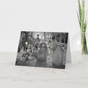 Carte Une journée au cimetière avec des squelettes Hallo