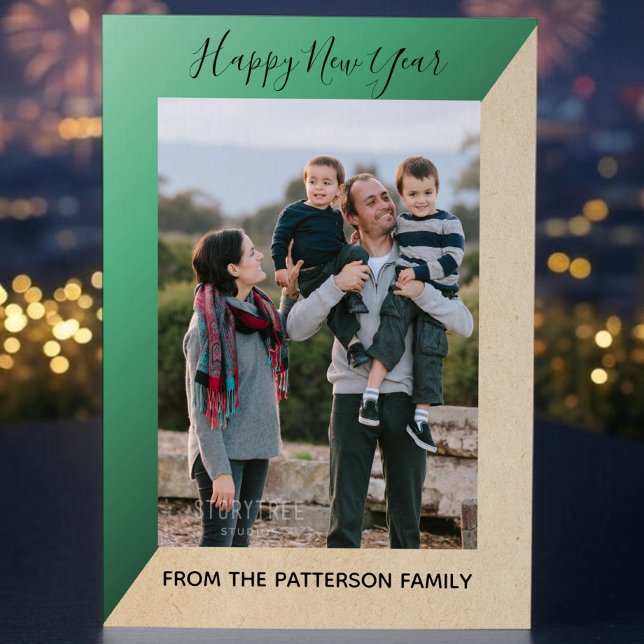 Carte verte moderne Slant New Year's Photo Flat Ca (Green Modern Slant New Years Photo Card)